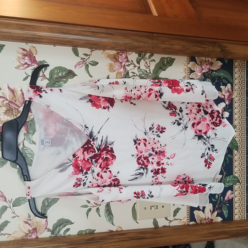 Croft & Barrow Floral V-Neck Blouse - White and Red